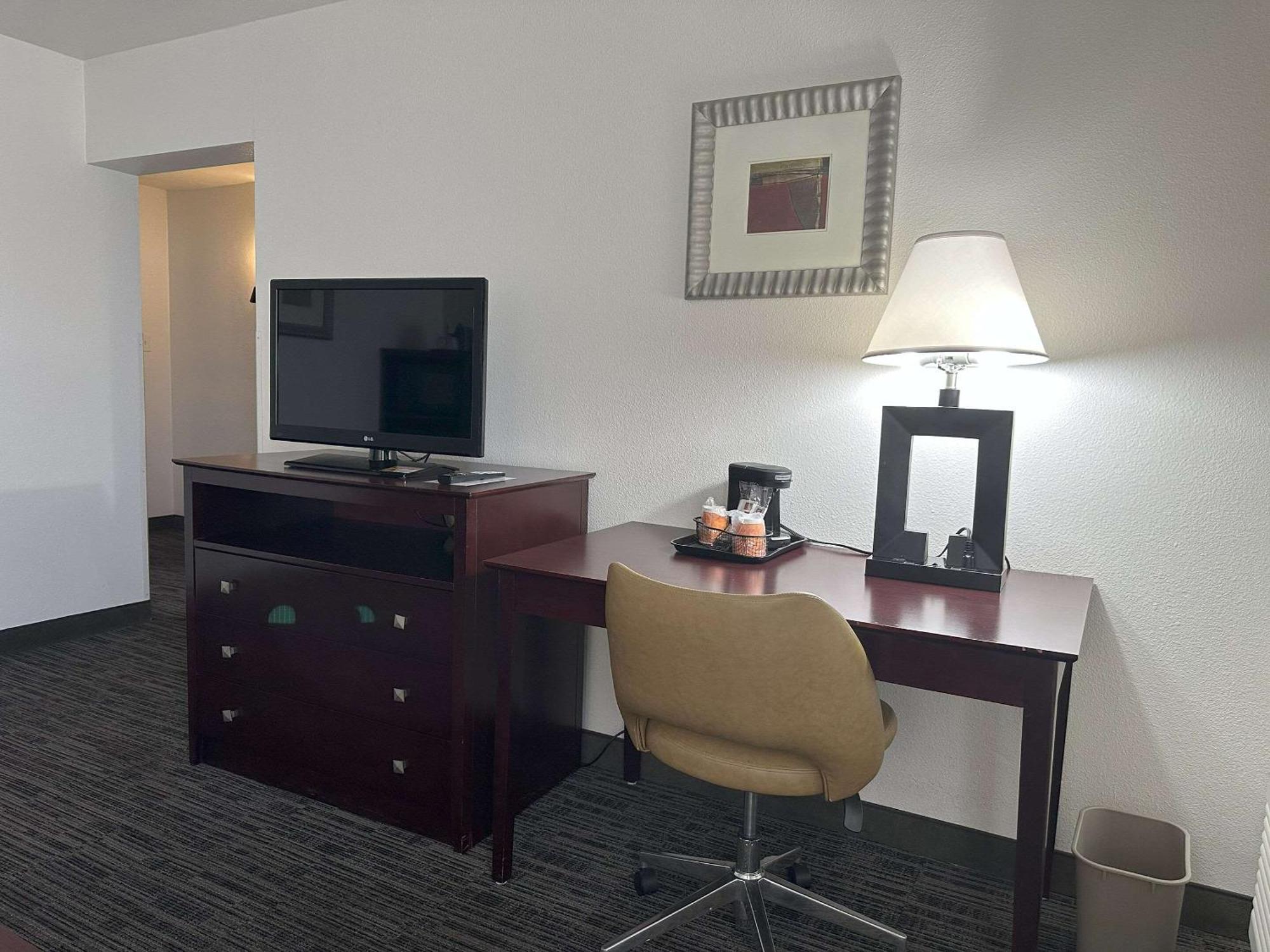 Quality Inn & Suites Everett Esterno foto